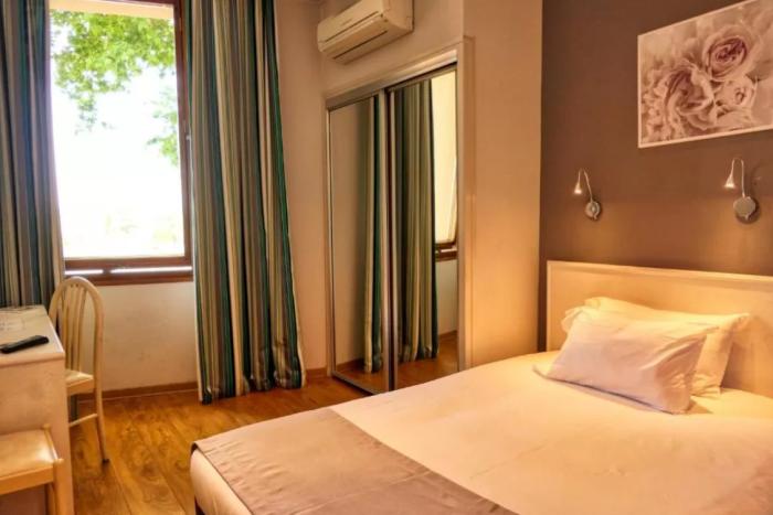 Hotel Cit'hotel Le Louvre Orange 3*